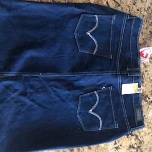 Women’s Levi’s skirt